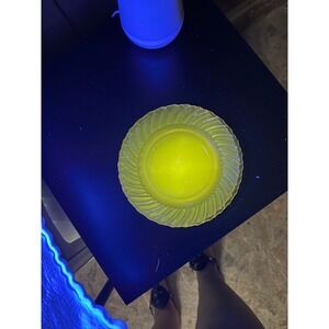 Vintage Purple Manganese Glass Swirl Plates Set of 4 UV Glow Mexico 7.5 Inch